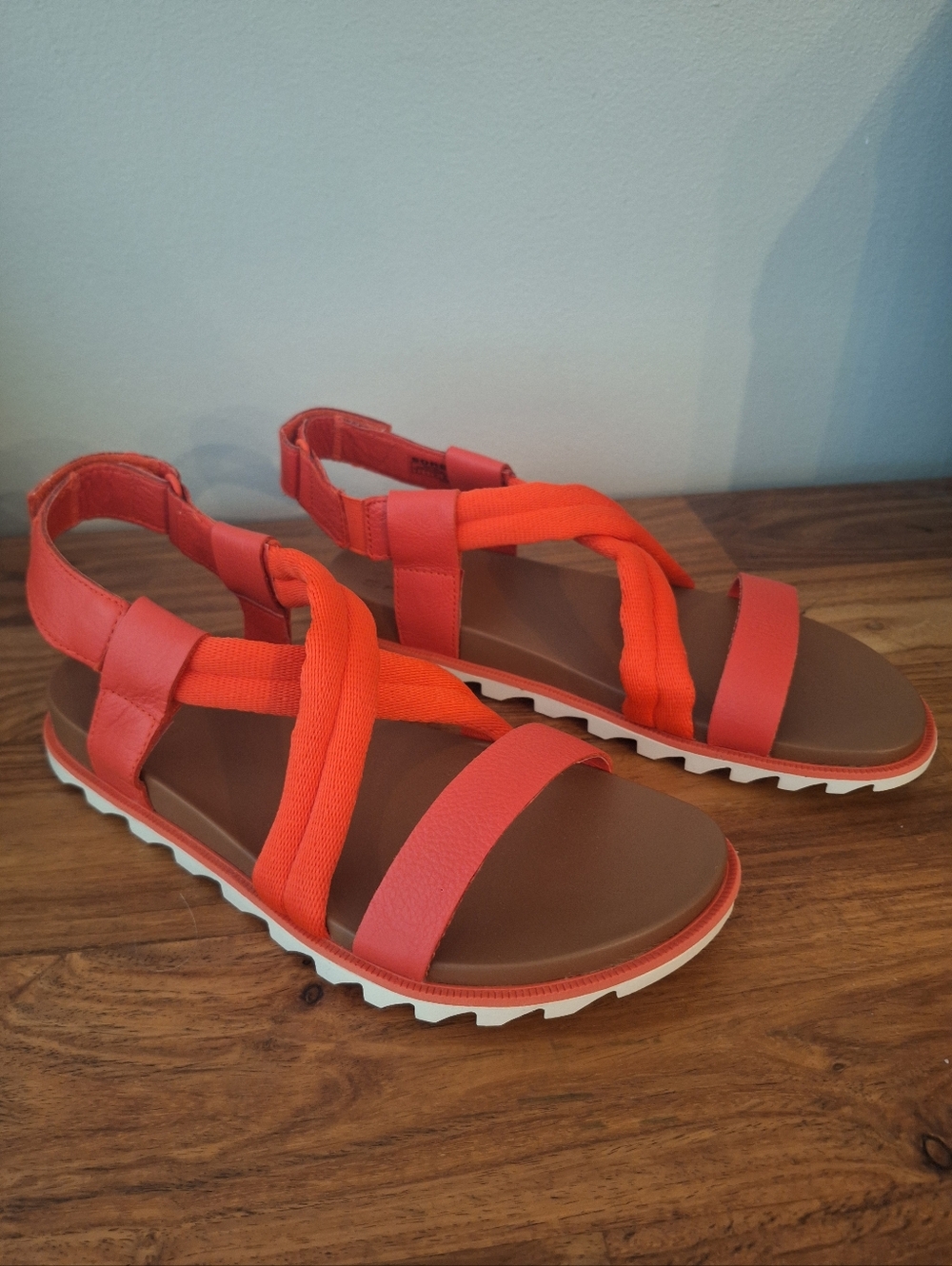 Brand New Sorel Roaming Decon Sandal, Red, Size 6, BNIB - Picture 4 of 6